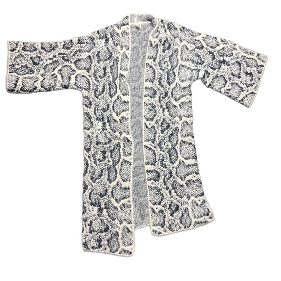 Anthropologie Akemi + Kin Sigrid Fuzzy Snake Skin Kimono Cardigan Boho Soft OS - Picture 3 of 6